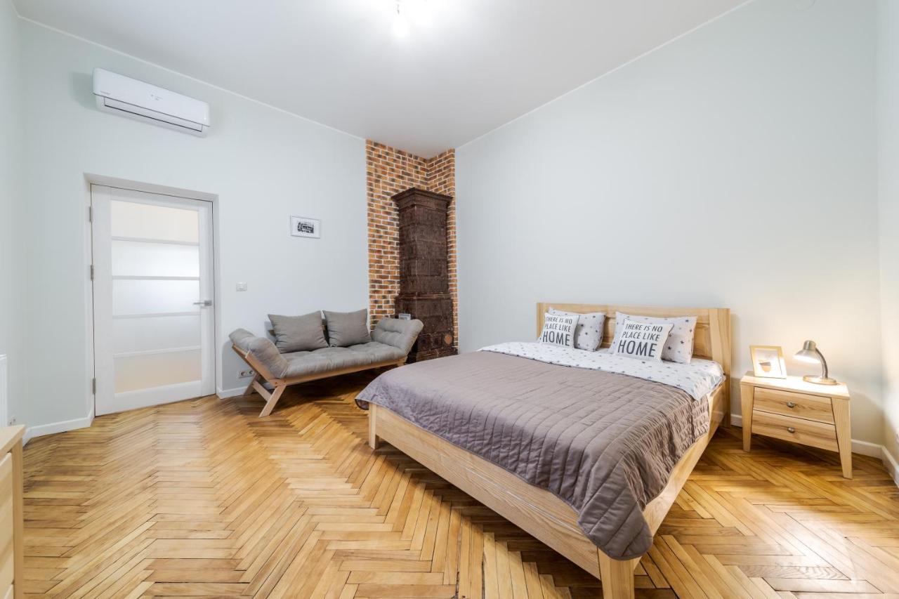Inshiapartments On Teodora Square Lviv Exterior photo