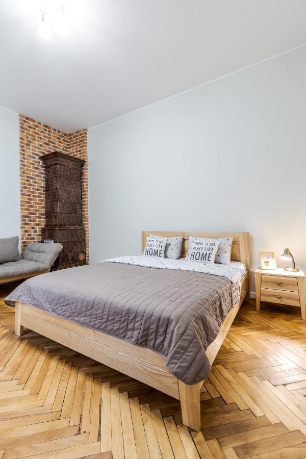 Inshiapartments On Teodora Square Lviv Exterior photo
